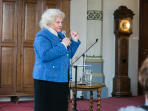 Door familietherapeut Else-Marie van den Eerenbeemt werd een lezing gegeven over de valkuilen rondom de erfenis.