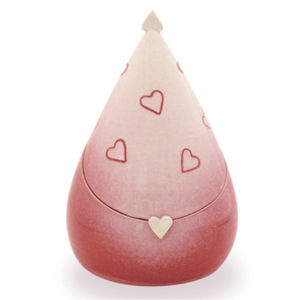 urntje in roze kleuren, versierd met harten