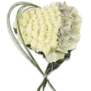 rouwbloemen Moonlight uit ons assortiment, in de vorm van een hart - 60 cm groot