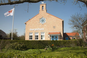 in Pieterburen staat het Dorpshuis, dat gevestigd is in de voormalige Gereformeerde Kerk 