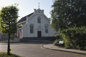 De Mennonietenkerk met een neoklassieke preekstoel en pijporgel