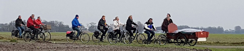 fietsend door het Groninger land naar de begraafplaats (de foto is met toestemming van de nabestaande geplaatst)
