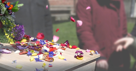 een afscheid met strooibloemen - Uitvaartzorg van Stad tot Wad