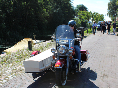 Op weg naar het crematorium in Groningen